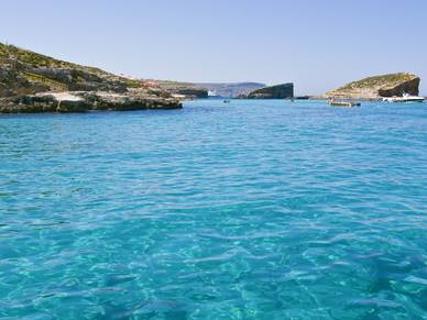 Badebucht in St Julians, Sprachreisen Malta Business Englisch