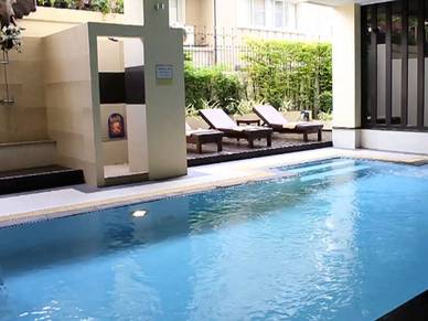 Poolbereich Mona Suites, Sprachreisen Thailand