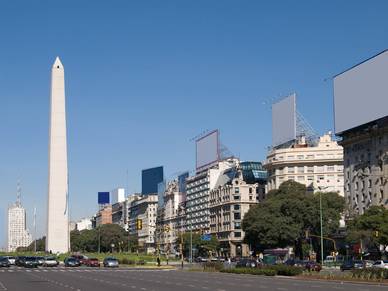 Obelisk am Plaza de la República - Spanisch lernen in Buenos Aires