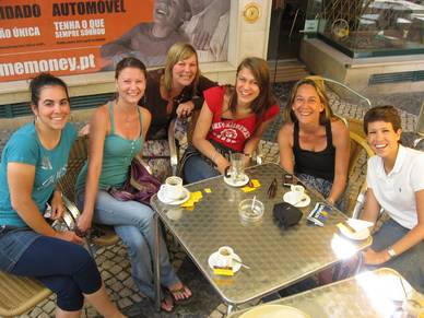 gemeinsame Kaffeepause, Portugiesisch Sprachreisen für Erwachsene Portugal