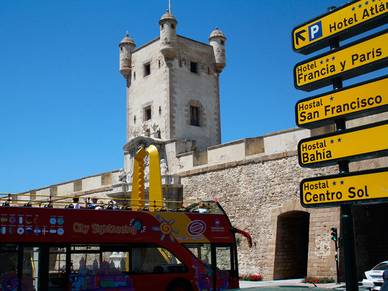 Stadtmauer Cádiz - Spanisch Sprachkurs Spanien