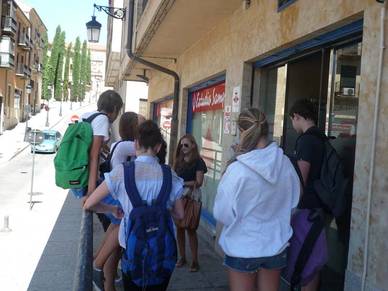 Teilnehmer vor der Spanisch Sprachschule in Salamanca