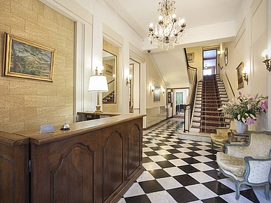 Rezeption Hotel Negre Coste, Sprachreisen für Erwachsene nach Frankreich