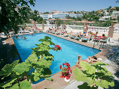Relaxen am Pool, Sprachreisen nach Spanien