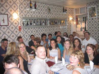 gemeinsames Abendessen, Portugiesisch Sprachschule in Lissabon