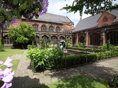 Klostergarten der Kathedrale Chester, Englisch Sprachreisen für Erwachsene