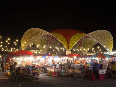Nächtlicher Markt in Bangkok, Englisch Sprachreisen für Erwachsene Thailand