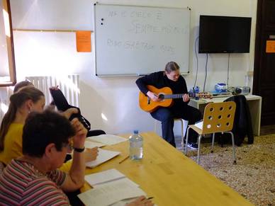 Musikalischer Unterricht in der Italienisch Sprachschule in Venedig
