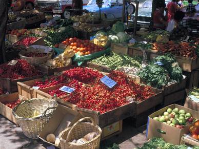 Marktstand mit frischem Obst & Gemüse, Spanisch Sprachreisen für Erwachsene