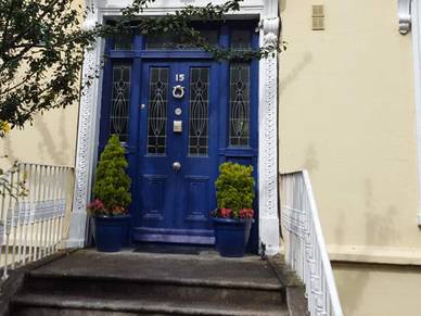 Eingang Privathaus in Dún Laoghaire, Sprachreisen nach Irland