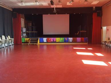 Versammlungsraum in der Schüler Sprachschule in Ferrières, Belgien