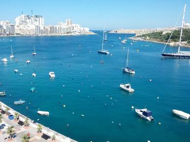 Blick über den Hafen von St. Julians, Sprachreisen Malta Business Englisch