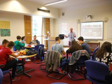 Multimedialer Gruppenunterricht, Englisch Sprachschule Chester