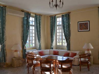 Lounge der Französisch Sprachschule Chateau Correnson