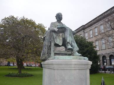 Lecky-Statue in Dublin, Englisch Sprachreisen für Erwachsene