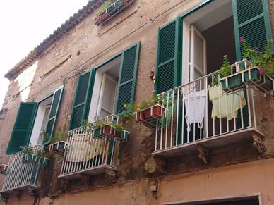 Balkone, Italienisch Sprachreisen für Erwachsene