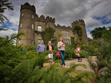 Malahide Castle bei Dublin, Englisch Sprachreise Irland für Erwachsene