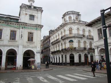 Architektur im Kolonialstil in Cuenca, Spanisch Sprachreisen für Erwachsene